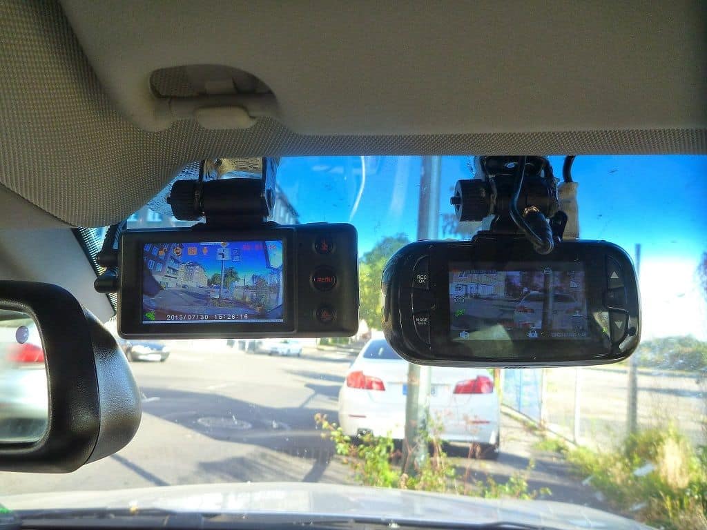 Deux caméras embarquées pour voiture